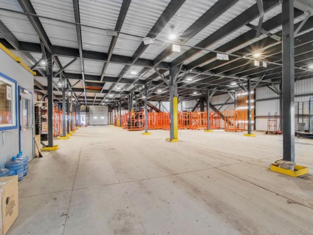 Large Subdividable Warehouse � Mirabel Industrial Park