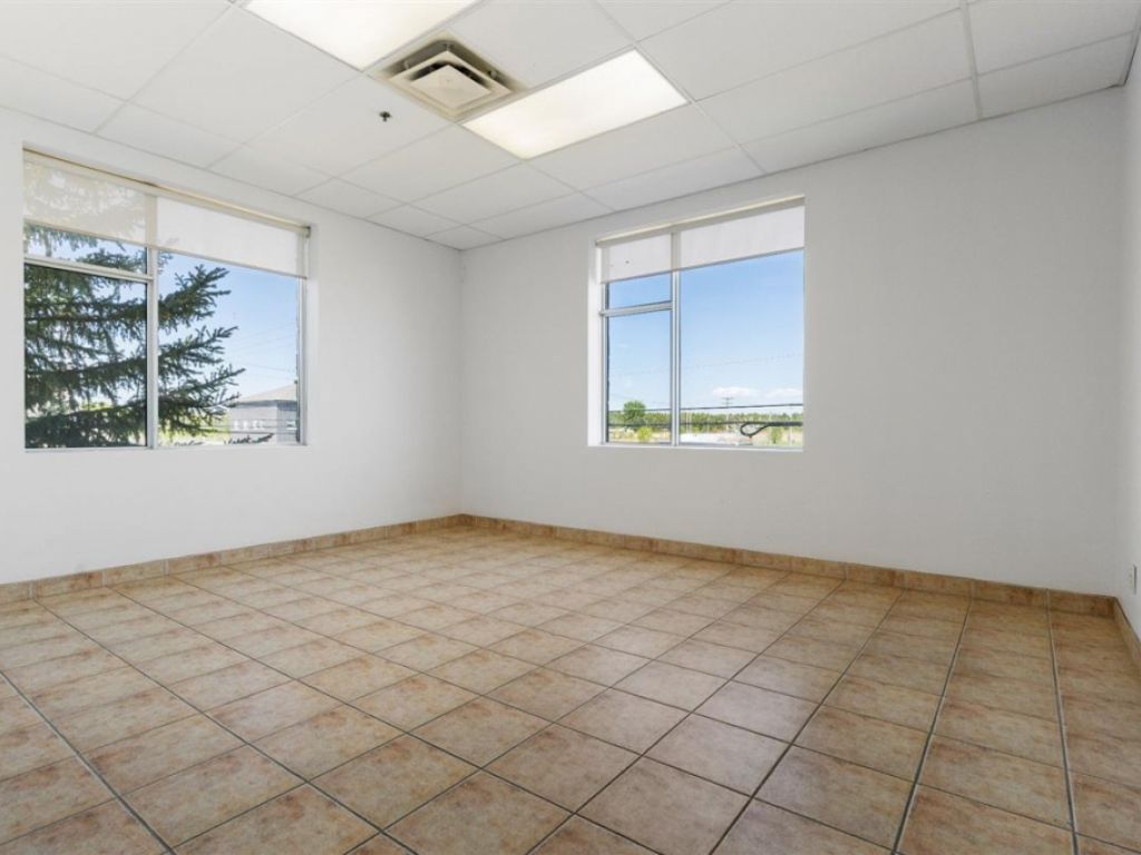 Office Space for Rent � 683 Mont�e St-Fran�ois, Laval (Saint-Vincent-de-Paul)