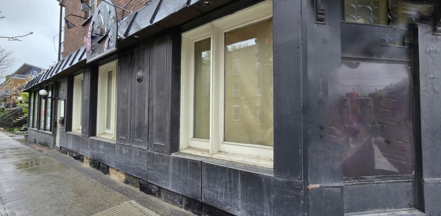 High‑Visibility Corner Commercial Space � 2,000 sq ft+ Heritage Interior � Ville‑Marie East, Montreal - For Rent