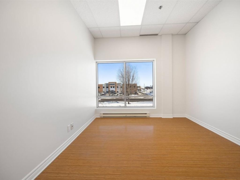 Office Space for Rent � 1550 Rue Bernard-Lefebvre, unit 100, Laval (Duvernay)