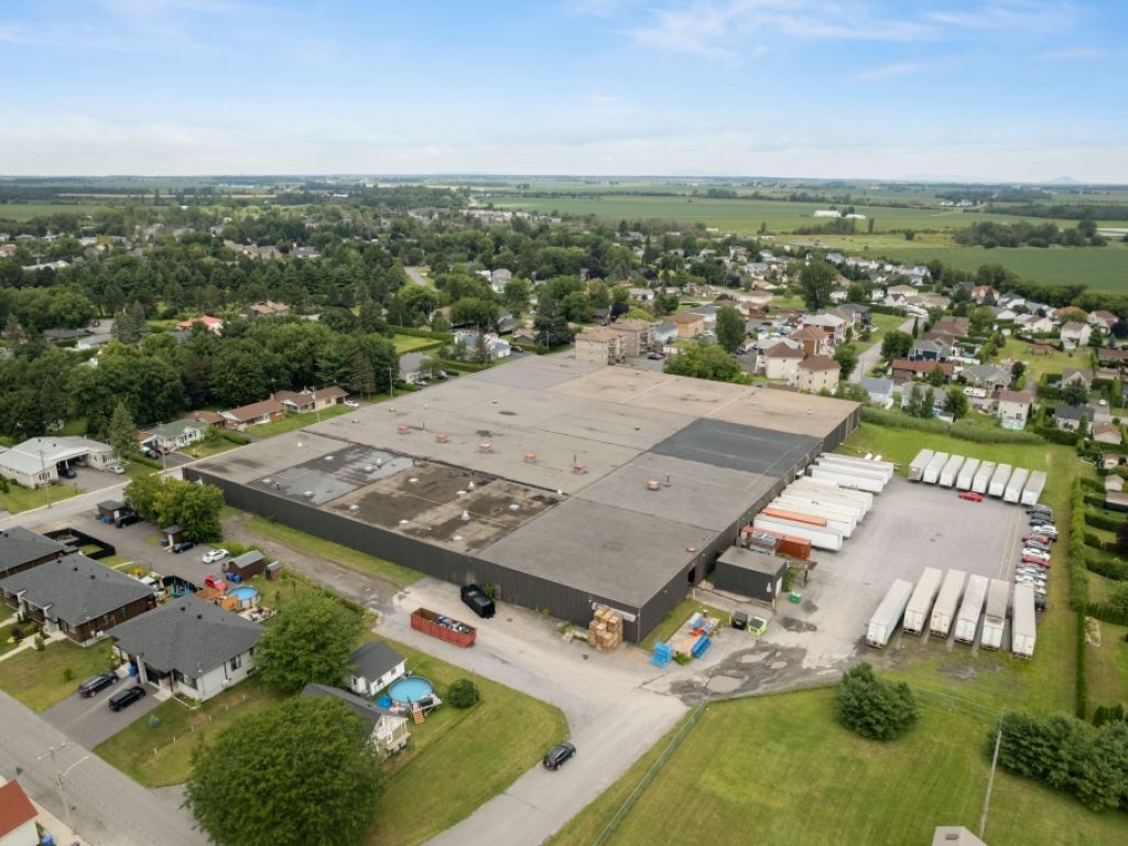 Industrial & commercial space for rent  accessible and flexible in the heart of Montrgie