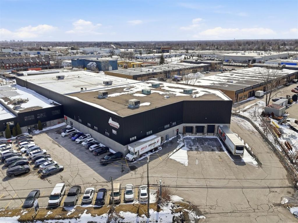 Industrial condo for lease or sale � 36,920 sq.ft. � Boisbriand