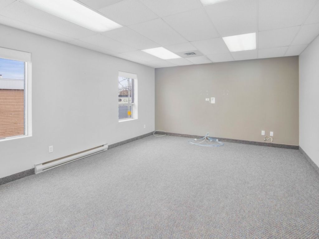 Immeuble � vendre |  Bureau � louer Centre-ville St-J�r�me