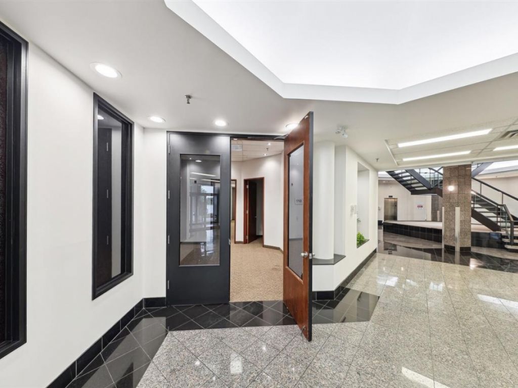 Office space for lease - 666 Boul. St-Martin O., local 110