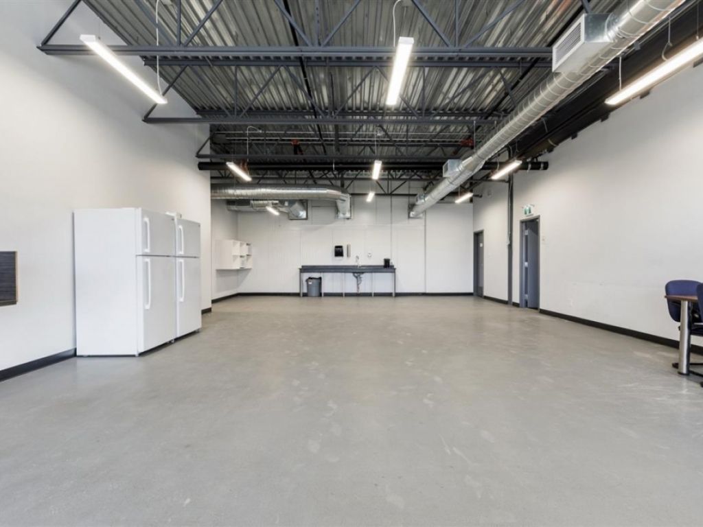 Industrial building for sale