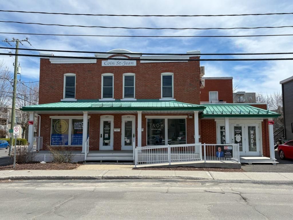 Versatile 950 sq. ft. unit with the option for additional space