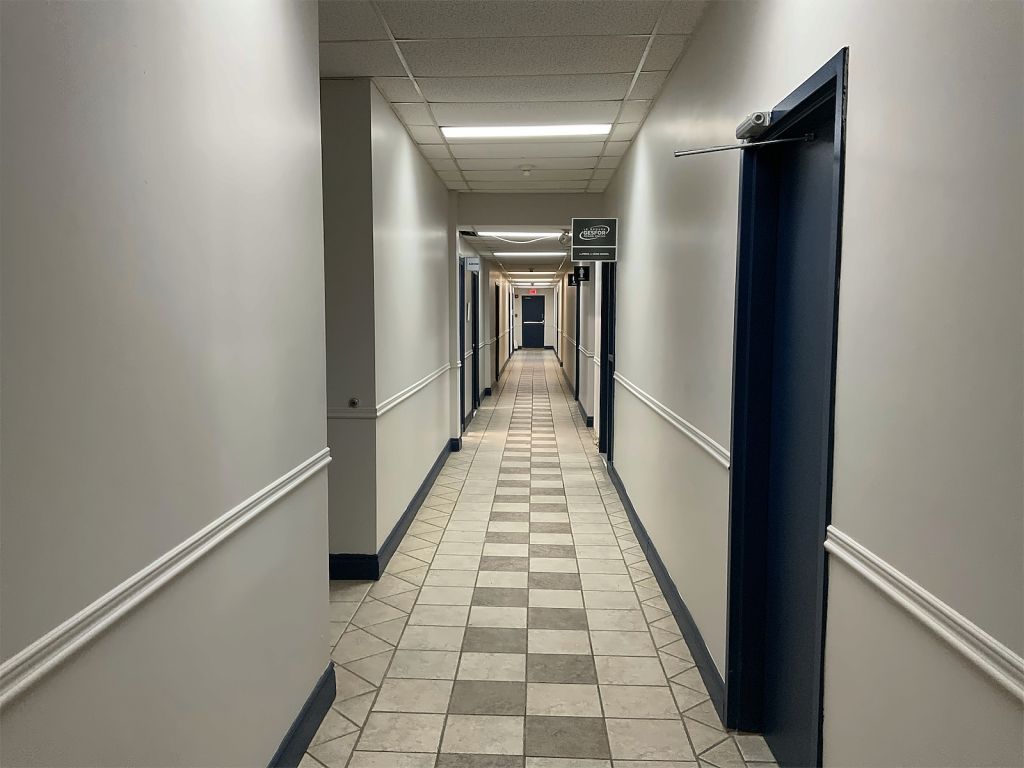 Local Industriel/Commercial � louer - Jonqui�re - 200 � 11 000 pi2 