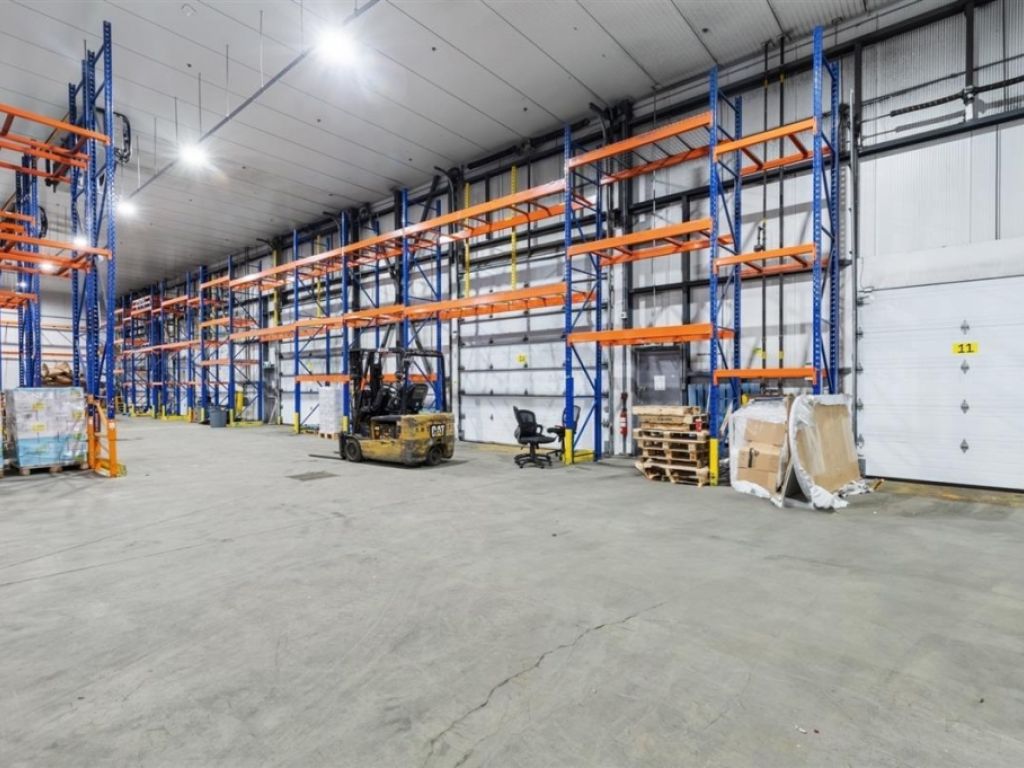 Industrial building for sale