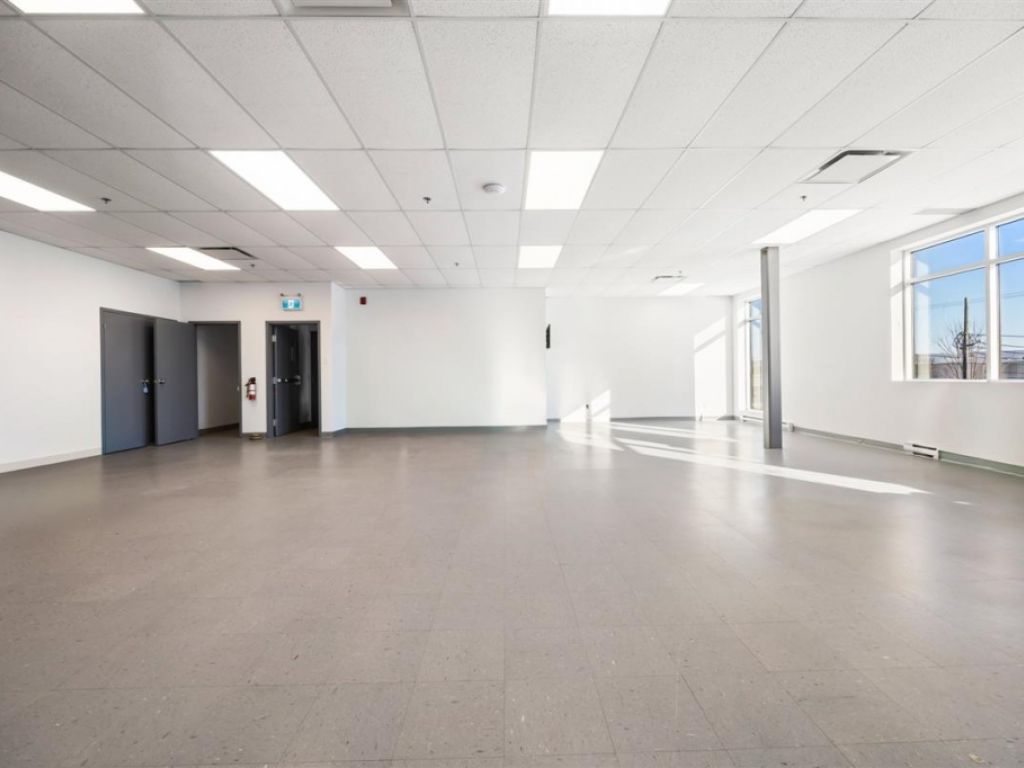 Office Space for Rent � 1117 Mont�e Masson, unit 100, Laval (Duvernay)