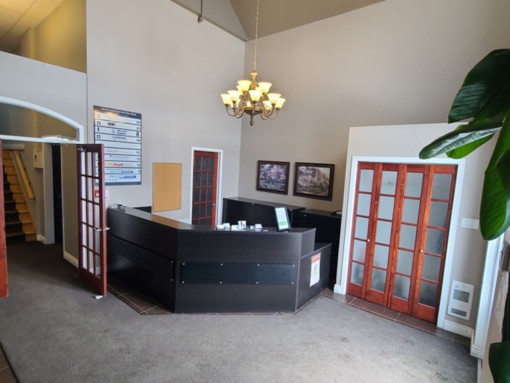 Bureaux  louer  Saint-Jrme - Grand stationnement - TOUT INCLU