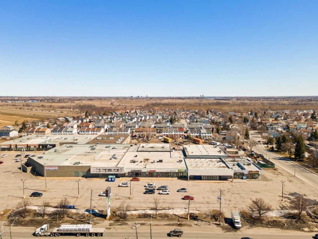 Commercial spaces and warehouse for rent 1,000 to 45,000 sqft Laval