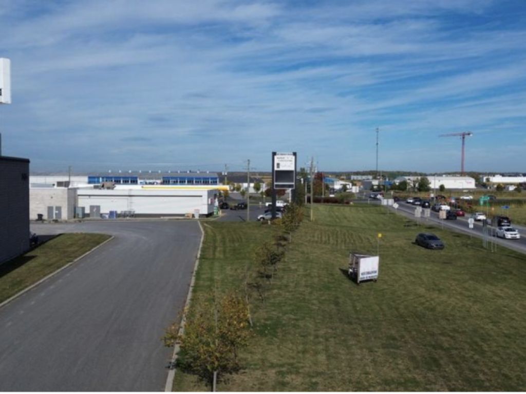 Great space Industrial and/or Commercial - Showroom - Office Space for Rent