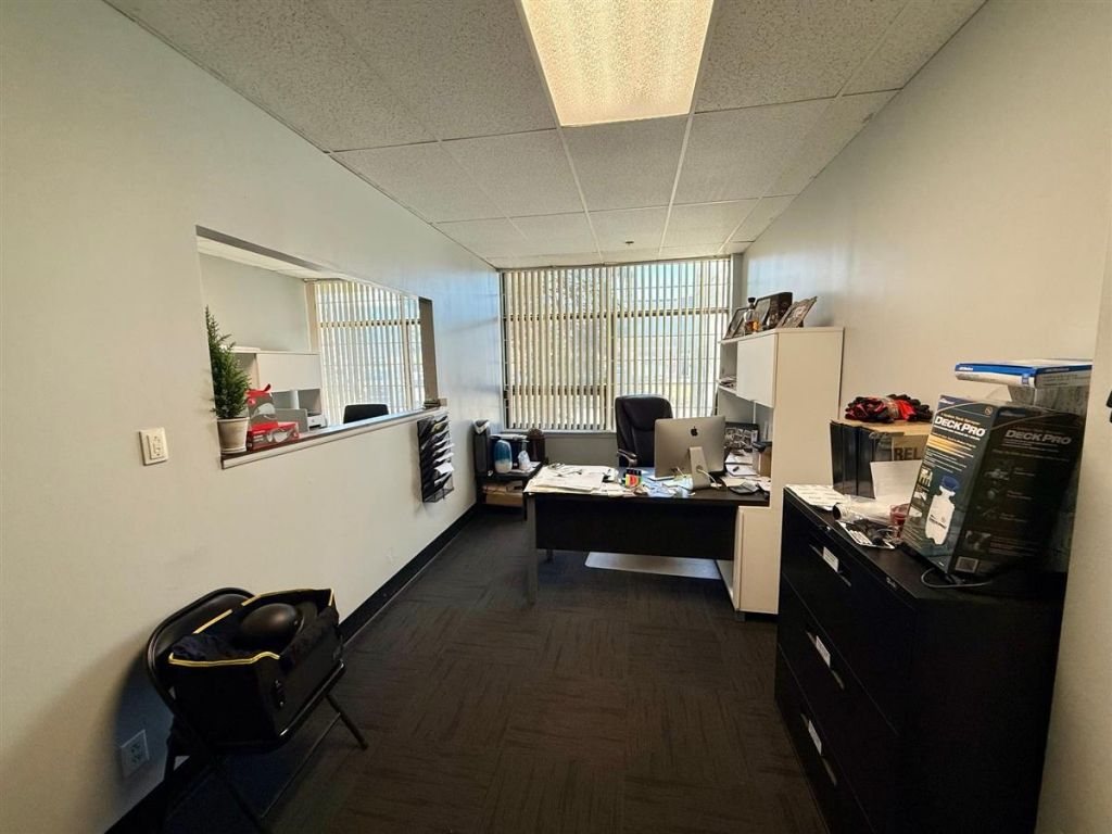 Industrial space for lease - 1275 Rue Bergar,