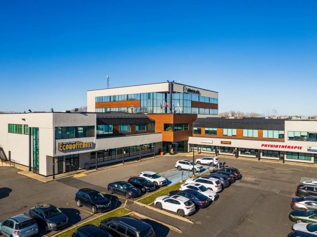 Commercial subdividable space and offices 800 to 10,400 sqft for rent La Prairie