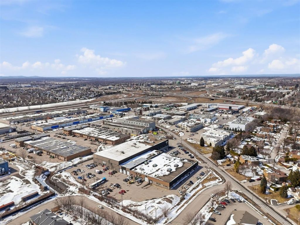 Industrial condo for lease or sale � 36,920 sq.ft. � Boisbriand