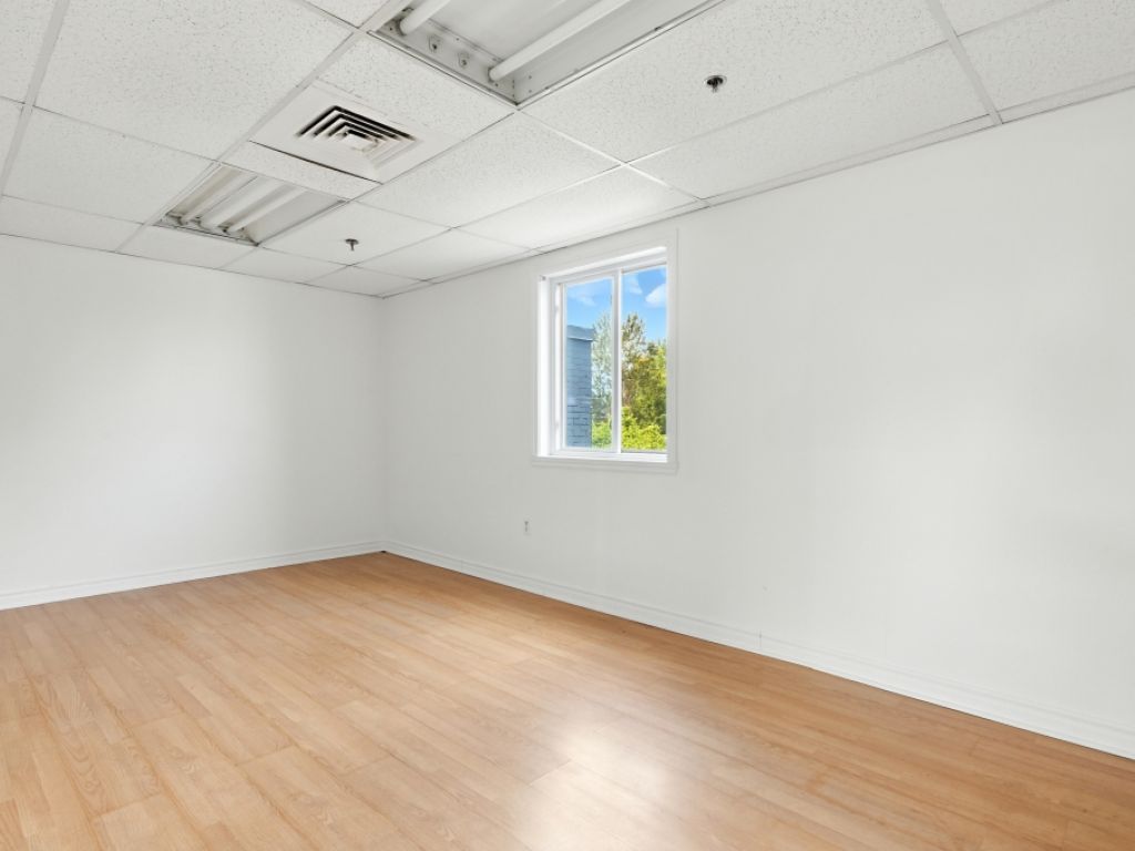 COMMERCIAL SPACE FOR RENT � LAVAL