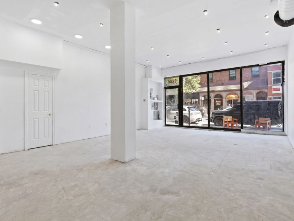COMMERCIAL SPACE FOR RENT