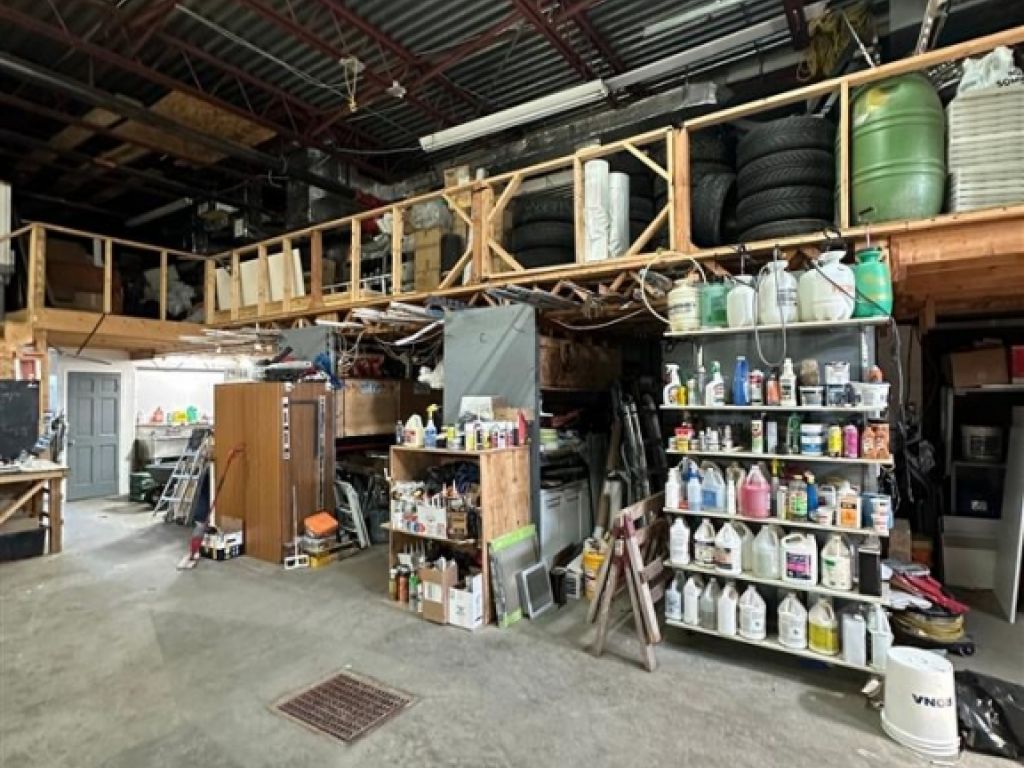 Industrial space for lease - 900 Rue Michelin