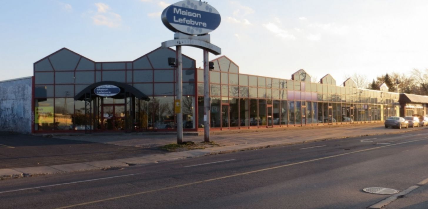 Local commercial &agrave; louer &agrave; Greenfield Park - For Rent