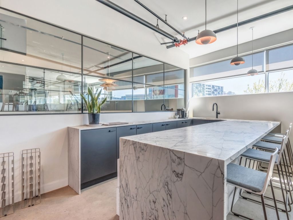 Office and industrial spaces for rent-District Beaumont-6833 De L'�p�e