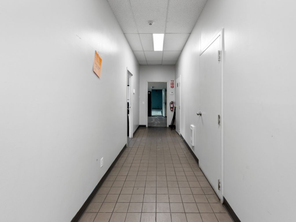 Industrial & commercial space for rent  accessible and flexible in the heart of Montrgie