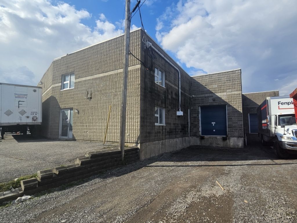 LOCAL INDUSTRIEL LEBOURGNEUF