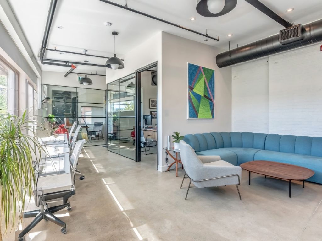 Office and industrial spaces for rent-District Beaumont-6833 De L'�p�e