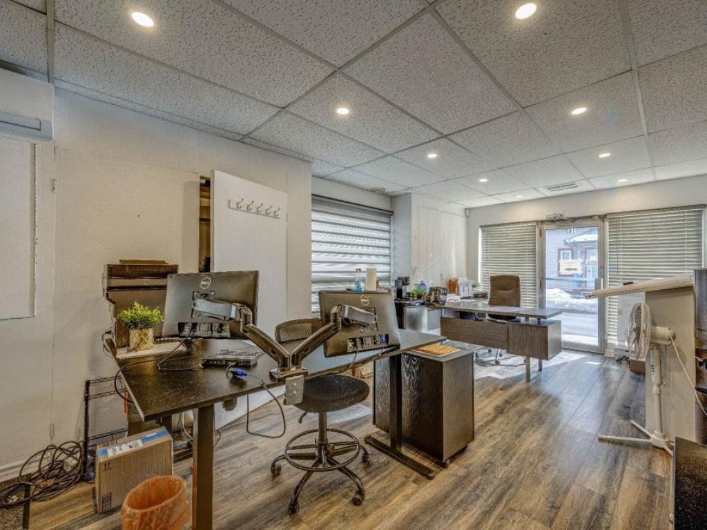 Offices with Storage, 3 Garages, 2 Loading Docks� St-Jerome