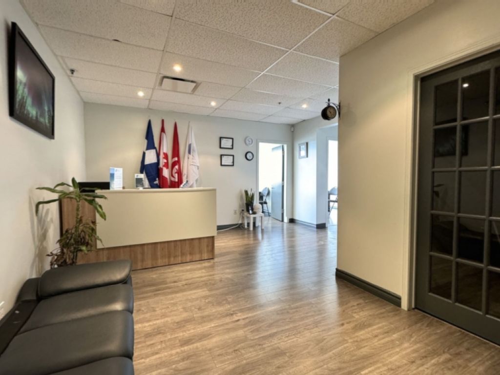 Bureau 251 - Plaza Laval  Ste-Foy
