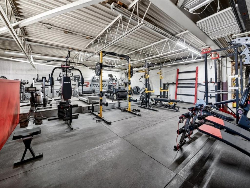 B�tisse commerciale/Bureau � vendre
