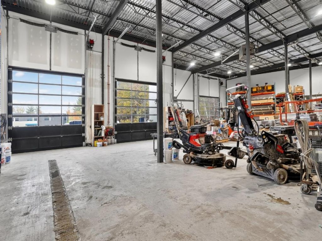 Industrial condo for sale � $350/sq.ft.