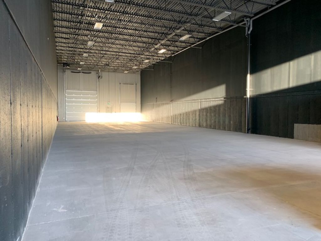 Commercial / Industrial Space for Lease 6000, 9000 et 15000 Sc.ft� Prime Location Along Highway 20