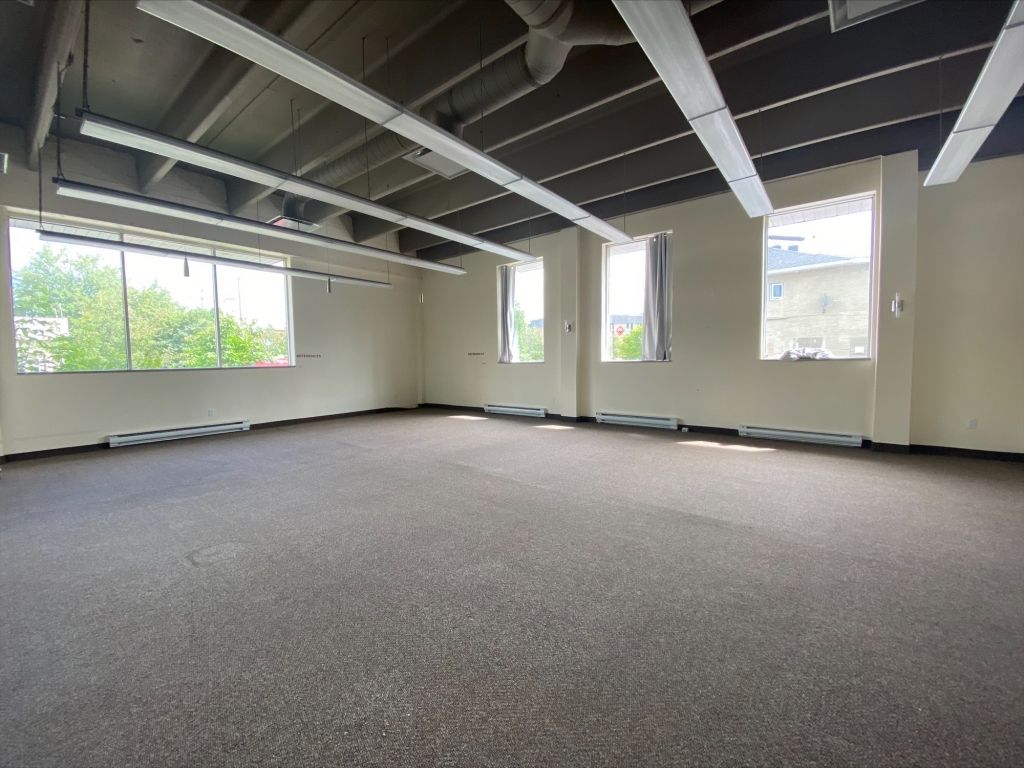 Local Commercial/Bureaux � louer - Jonqui�re - 1095 � 2500 pi2