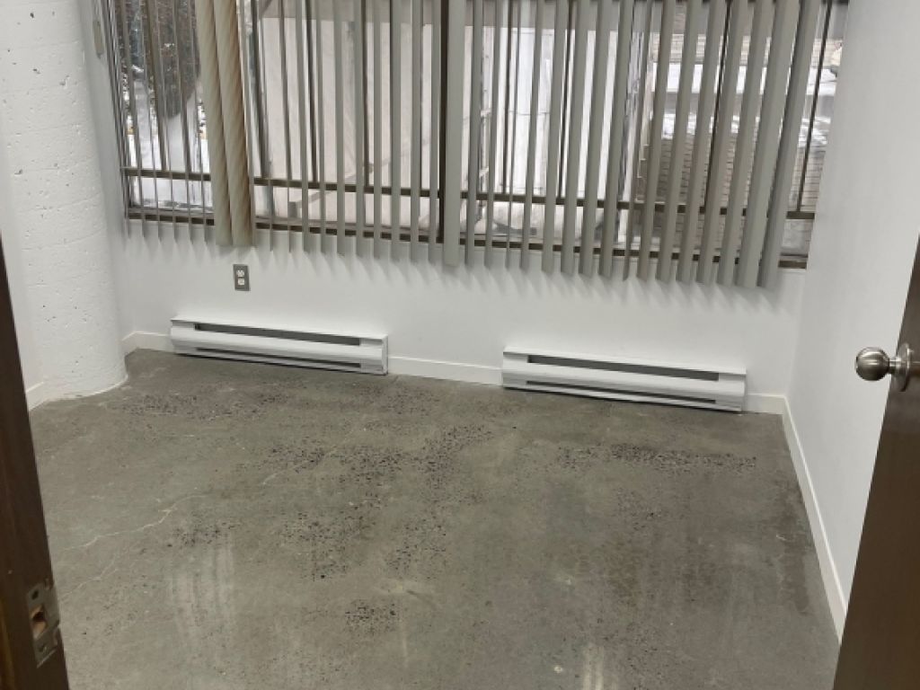 1,198 sq. ft. renovated offices for rent in Montreal North!