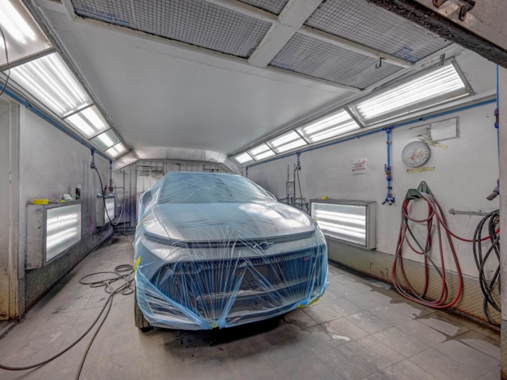 Garage de carrosserie et peinture avec b�tisse Lanaudi�re