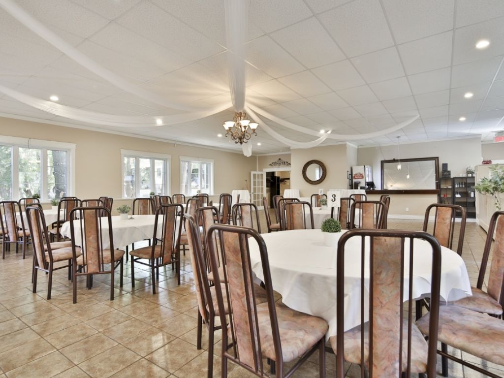 Restaurant with reception room for sale