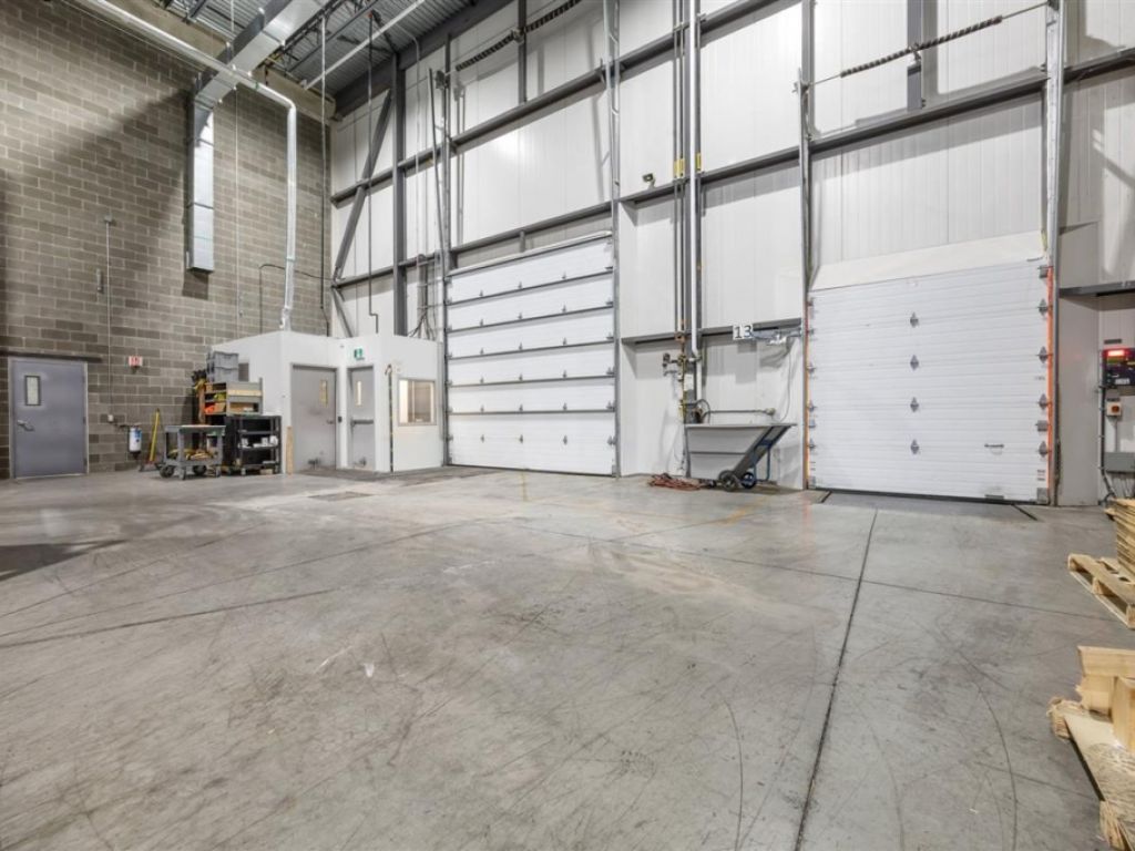 Industrial space for lease - 968 Rue Parent