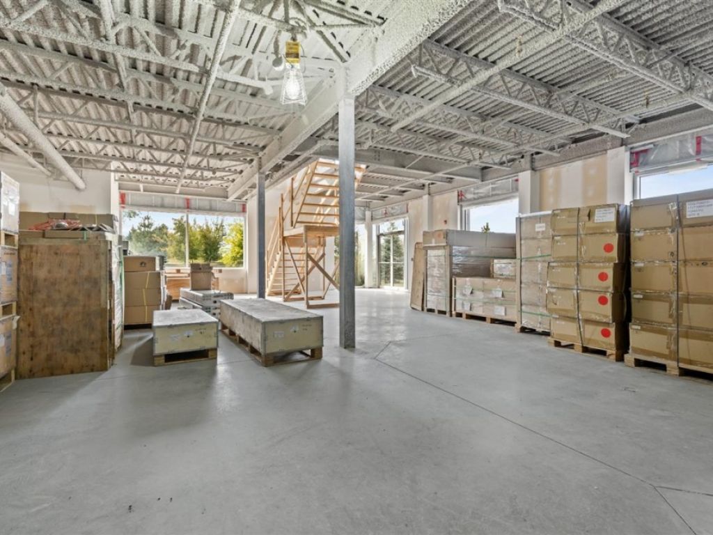 Espace industriel/bureau/showroom � louer � 306 All�e du Golf, local 104-112, Saint-Eustache