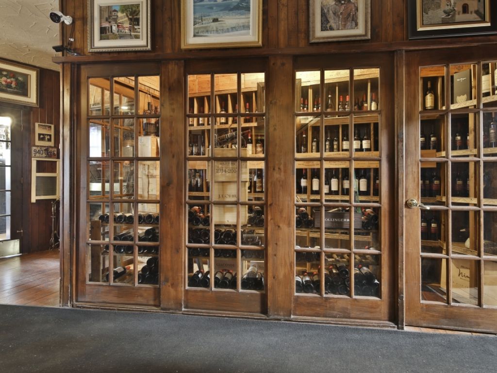 Restaurant with reception room for sale