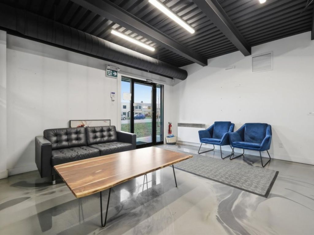 Industrial building for sale