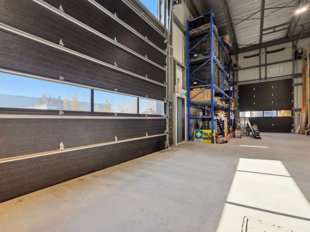 Industrial building for sale