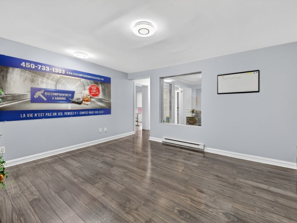 Commercial building and offices for sale