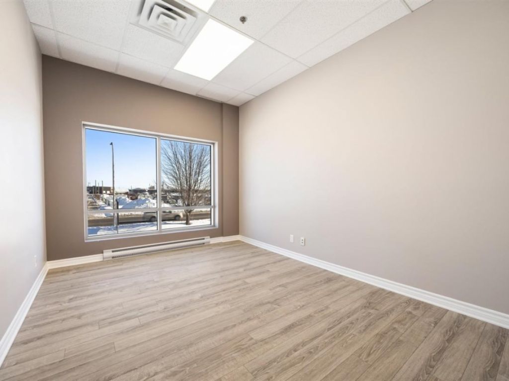 Office Space for Rent � 1500 Rue Bernard-Lefebvre, unit 100, Laval (Duvernay)