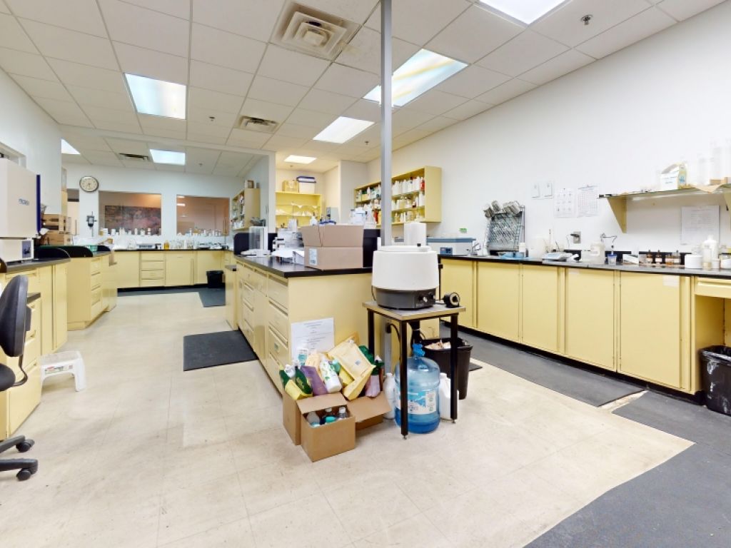  Industrial Space for Rent | Boisbriand | +50 000 FT�