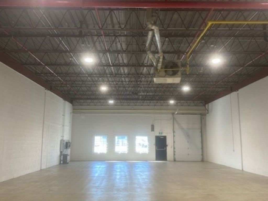 1  Industrial spaces *4600 sq.ft. * in Longueuil