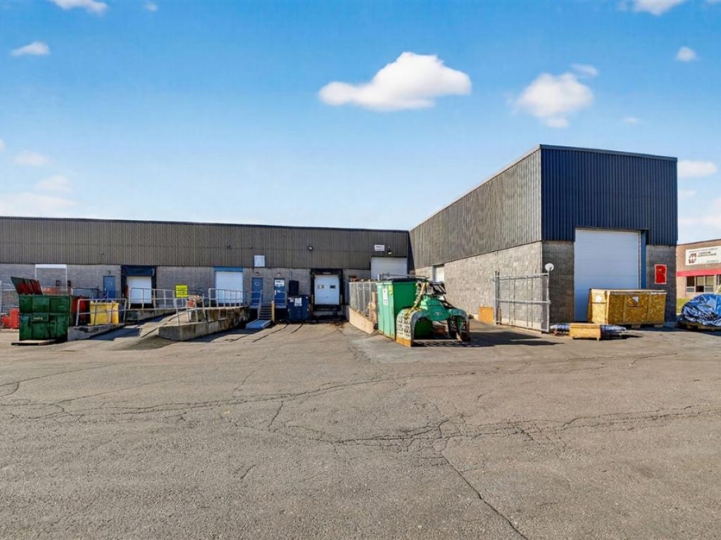 Industrial space for lease - 3421 Boul. Industriel