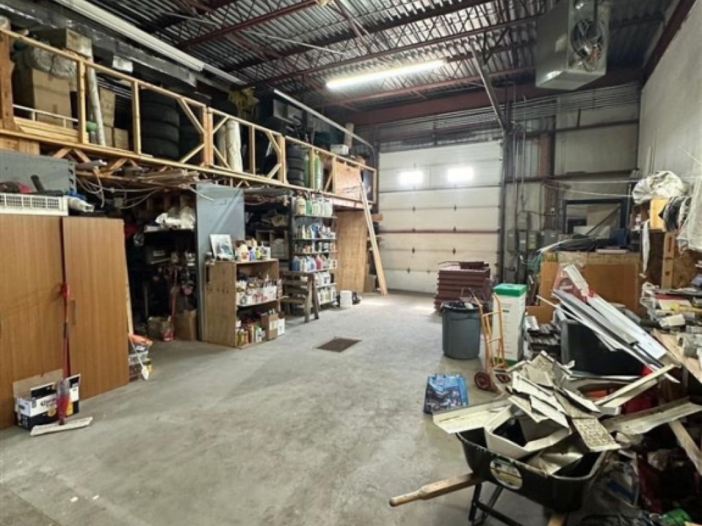 Industrial space for lease - 900 Rue Michelin