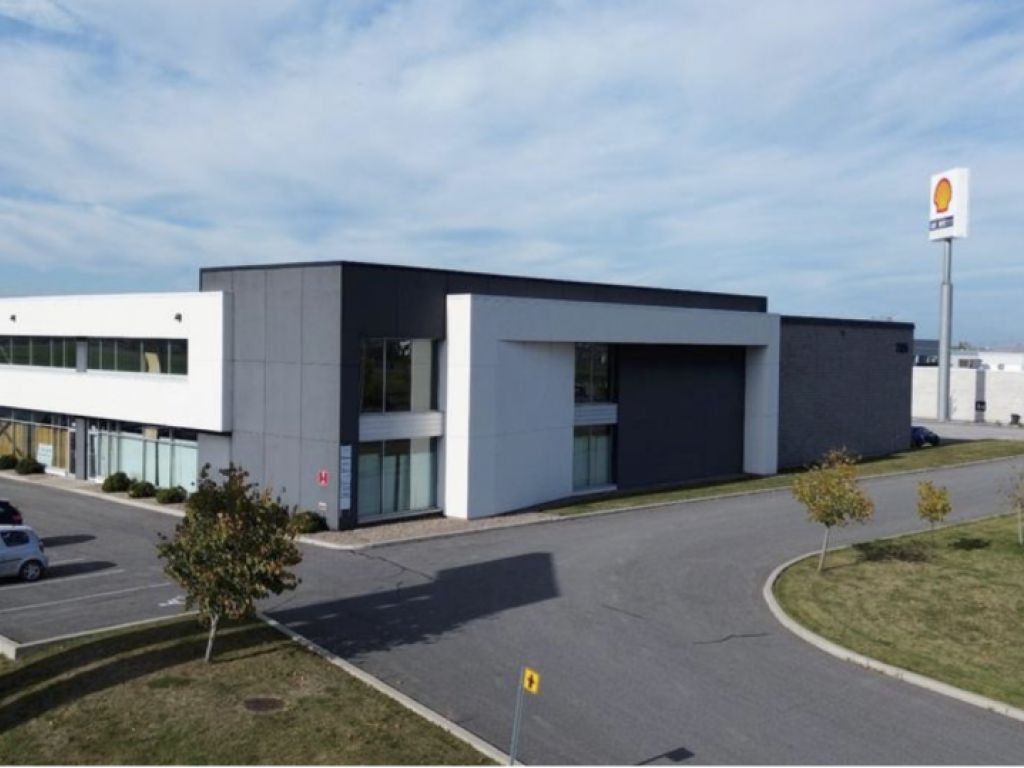 Great space Industrial and/or Commercial - Showroom - Office Space for Rent