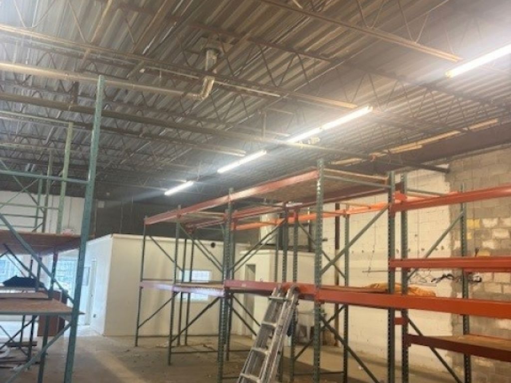 1  Industrial spaces *4600 sq.ft. * in Longueuil