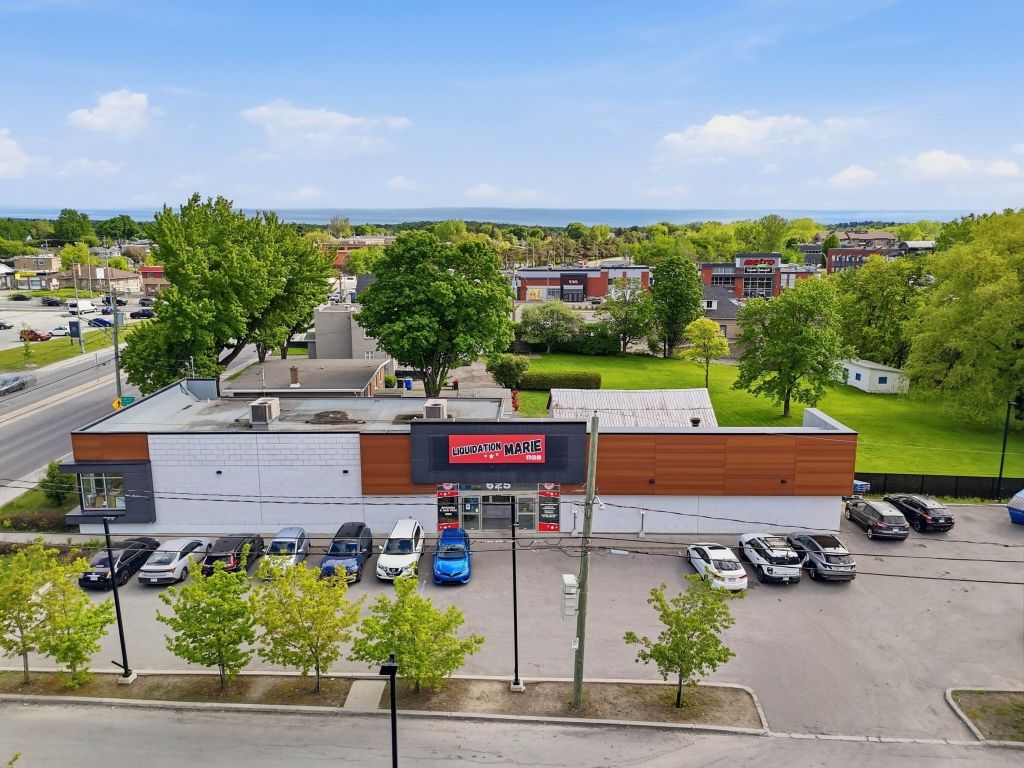 6,603 sq.ft. Commercial space in Saint-Jerome
